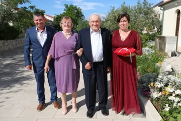 Najstariji virski mladenci obnovili zavjete: Na fe&scaron;tu stigli spektakularnom Teslom