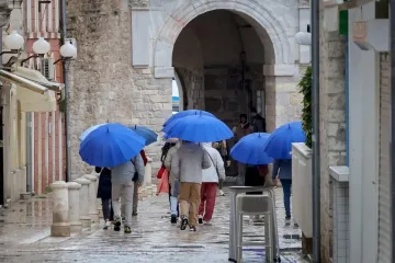 Meteorolog Du&scaron;ko Kraljev: 'Ne bacajte jo&scaron; sve halje, bura donosi kratko osvježenje'