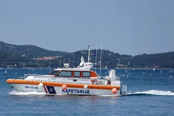 Nasukana brodica kod Oliba, pet talijanskih državljana spa&scaron;eno bez ozljeda - eZadar.hr