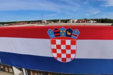 Dan hrvatske zastave: Na Muzeju Domovinskog rata na Turnju postavljena velika trobojnica