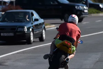U prometnoj nesreći u Gojaku kod Draganića u petak ozljede opasne po život zadobio 47-godi&scaron;nji vozač motocikla
