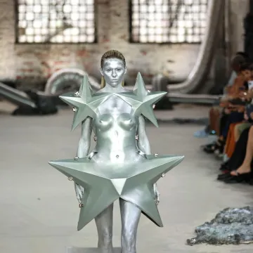 Alien estetika i korzeti: Marina Hoermanseder odu&scaron;evila na Tjednu mode u Berlinu