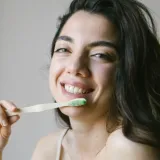 Četkanje lica četkicom za zube? Novi trend s TikToka podijelio je beauty stručnjake