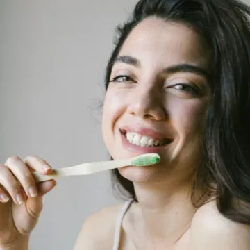 Četkanje lica četkicom za zube? Novi trend s TikToka podijelio je beauty stručnjake