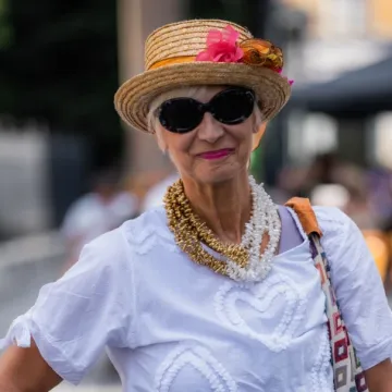 Najoriginalniji look sa &scaron;pice? Ova dama spojila je detalje koje se malo tko usuđuje nositi