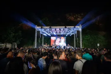 Tisuće posjetitelja obilježile udarni ljetni vikend u Kostreni: Žurkovo ponovno sredi&scaron;te vrhunske zabave
