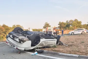 Policija otkrila: Pijani dečko (19) na Krku prevrnuo auto na krov. Vozio je i dvije maloljetnice