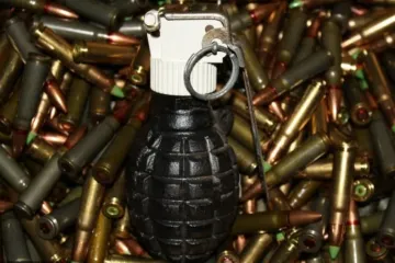 Karlovčanin policiji predao &scaron;est bombi, pu&scaron;ku i skoro 500 komada streljiva!