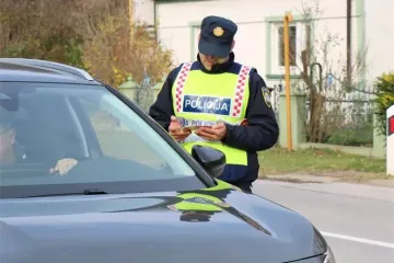 Zaustavili 56-godi&scaron;njaka, oduzeli mu automobil i odveli ga u zatvor