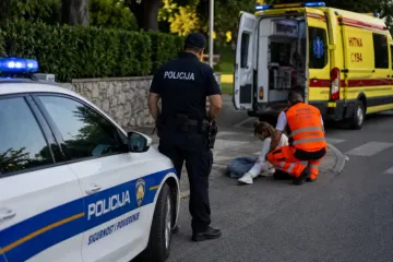 Potpuno pijani Česi zaspali na ulici u Rijeci, građani pozvali policiju. A onda je nastao kaos!