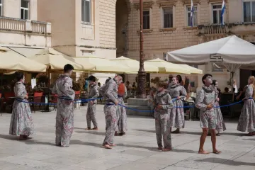 Otvoren Zadarski festival monodrame: Performans odu&scaron;evio prolaznike na Narodnom trgu