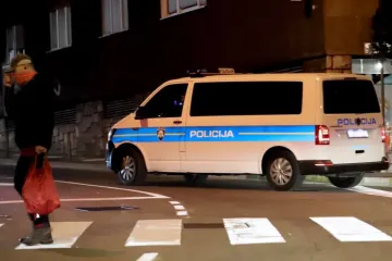KAOS NA BRAJDI &Scaron;estero pijanih divljaka u večernjim satima napalo trojicu stranaca pa bježali policiji vožnjom kroz crveno