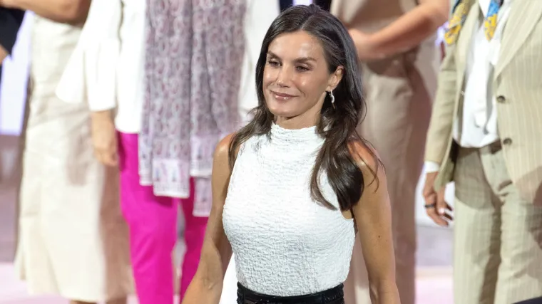 Kraljica Letizia u elegantnoj 'izgužvanoj haljini' i cipelama koje pristaju uz sve
