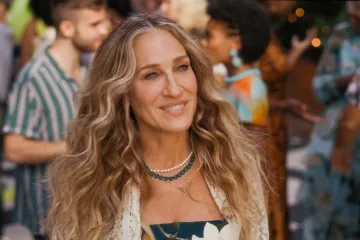 Carrie Bradshaw se vratila &ndash; Gen Z je obožava, a njezini outfiti ponovno osvajaju