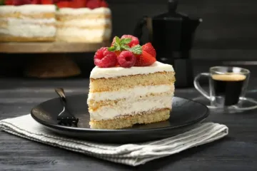 Voćne krem&scaron;nite &ndash; lagani ljetni kolač koji nestaje s tanjura