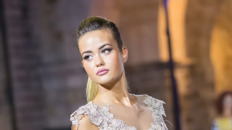 Adriana Ćaleta-Car zablistala u romantičnoj haljini idealnoj za ljetne prigode