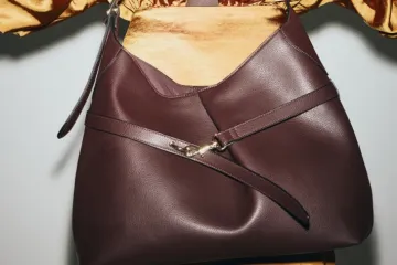 Trend koji ne prolazi: Bordo torbe vladaju zimskim kolekcijama