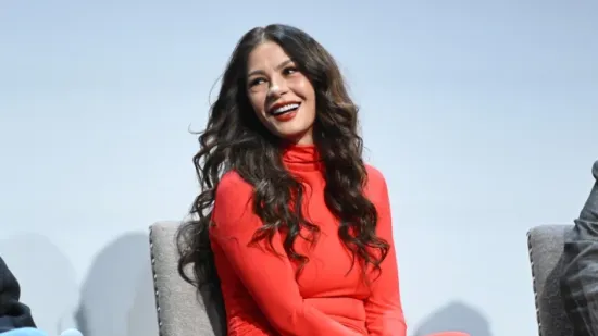 Catherine Zeta-Jones kao da ne stari: Pokazala lice bez bora i zavidnu figuru u crvenoj haljini