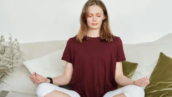 Uskladite se s prirodom: Joga i meditacija za mirnu jesen