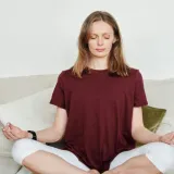 Uskladite se s prirodom: Joga i meditacija za mirnu jesen