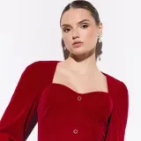 Crveno kao ljubav: Izdvojili smo 15 crvenih haljina koje morate imati ove blagdane