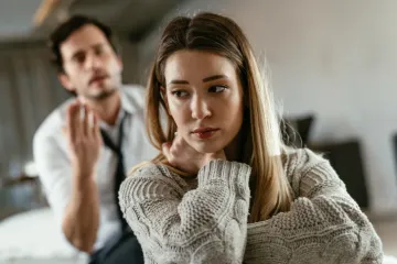 Psiholozi otkrivaju 6 izdaja u vezi koje bole više od varanja — i događaju se češće nego što mislite