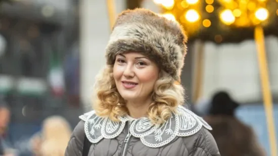 Plavokosa dama iz centra Zagreba nosi najromantičnije modne dodatke