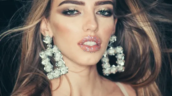 Sjaj i glamur: Tvoj vodič za zlatni i srebrni make-up ove sezone