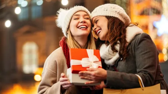 Praktični i stylish pokloni: Sitnice do 10 eura koje će razveseliti svaku ženu