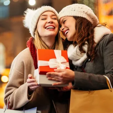 Praktični i stylish pokloni: Sitnice do 10 eura koje će razveseliti svaku ženu