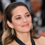 Zaboravite na peglu! Evo koja je tajna blistave kose Francuskinja