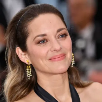 Zaboravite na peglu! Evo koja je tajna blistave kose Francuskinja