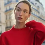 Energija u zimskim outfitima: 13 moćnih crvenih komada koje želimo