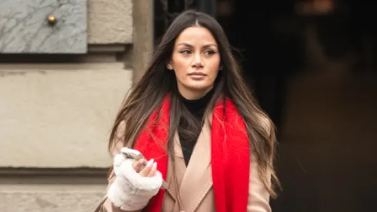 Statement komad zime: Djevojka sa &scaron;pice pokazala kako nositi &scaron;al poput modne ikone