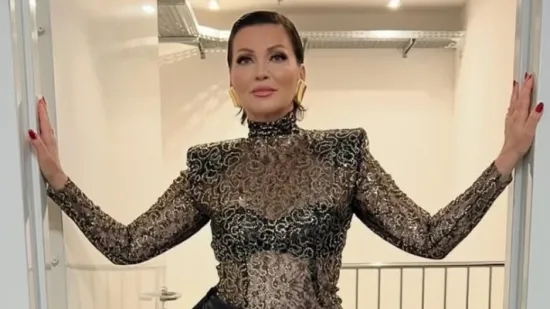 Nina Badrić donijela blagdanski sjaj u Opatiju rasko&scaron;nim modnim izdanjem