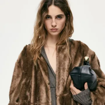 Bunde od umjetnog krzna su hit zime: Odu&scaron;evio nas je H&amp;M model s krznenim &scaron;alom