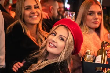 Ljepotice i ludilo u centru Zagreba, pogledajte kako je izgledao Badnjak na &scaron;pici