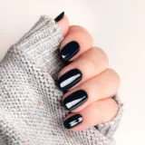 Tamno, sjajno i sofisticirano: Najljep&scaron;e manikure za hladne zimske dane