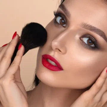 Puderi za suhu kožu: Najbolje formule koje hidratiziraju i prekrivaju