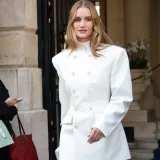 Moćna silueta se vraća: Haljine s istaknutim ramenima opet postaju IN