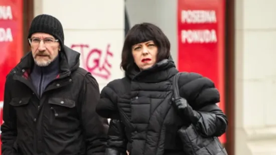 Mirela Holy i Sini&scaron;a Bužan pro&scaron;etali centrom Zagreba u savr&scaron;enom monokromatskom spoju