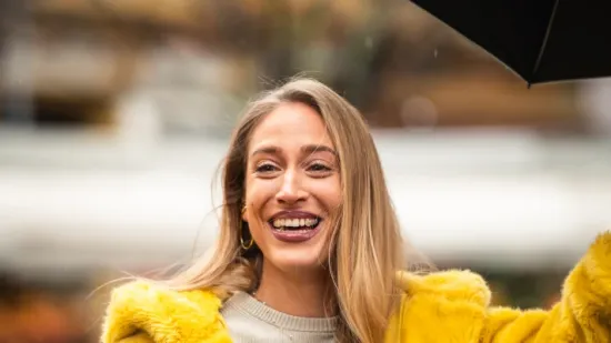 Kao sunce u kolovozu: Outfit sa &scaron;pice koji je razbio zimsko sivilo