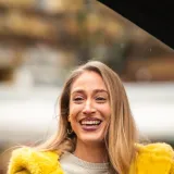 Kao sunce u kolovozu: Outfit sa &scaron;pice koji je razbio zimsko sivilo