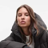 Od jakni do čizama: Najpoželjniji Stradivarius zimski komadi sa sniženja