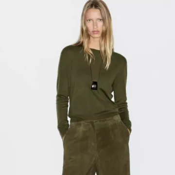 Od maslinaste do pistacija zelene: Komadi sa sniženja koji osvježavaju garderobu