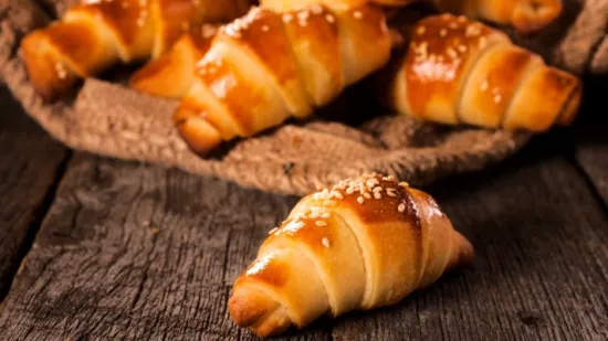 Tajna najmek&scaron;ih kiflica: Pet provjerenih recepata za savr&scaron;eno pecivo