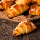 Tajna najmek&scaron;ih kiflica: Pet provjerenih recepata za savr&scaron;eno pecivo