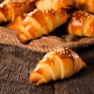 Tajna najmek&scaron;ih kiflica: Pet provjerenih recepata za savr&scaron;eno pecivo