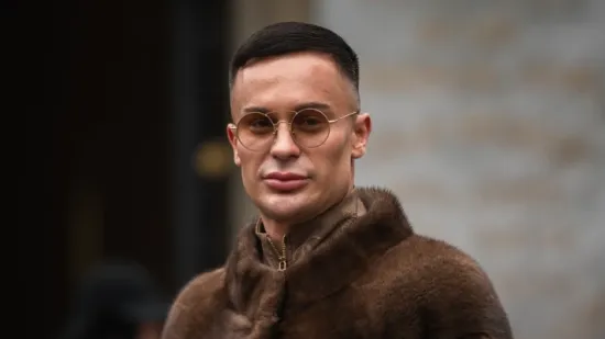 Mu&scaron;karac iz Zagreba u kombinaciji kakvu ne viđamo često: Krzno i torbica iz snova