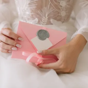 Koliko vjenčana kuma treba staviti novca u kuvertu? Evo &scaron;to kažu čitateljice Žena.hr